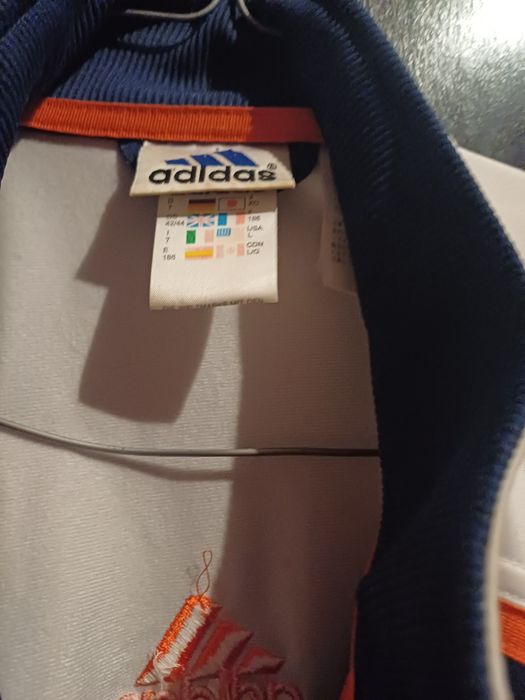 Vende se Casaco Adidas