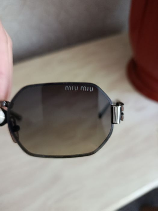 Сонцезахисні окуляри жіночі Miu Miu