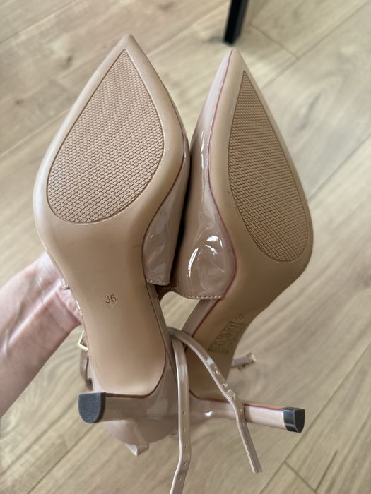 Nowe beżowe lakierowane szpliki buty damskie 36