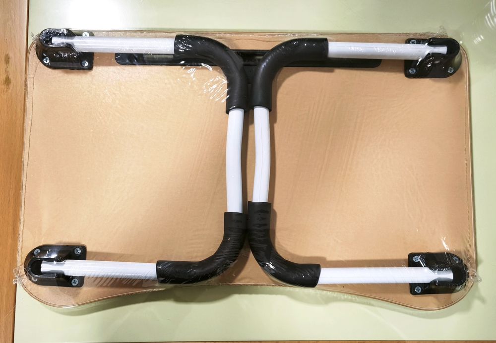 Bandeja suporte para portátil ou mesa de apoio na cama ou sofá.