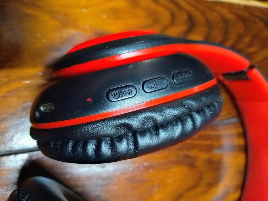 Навушники блютуз бездротові з підсвіткою FM радіо, та слотом для cd карти