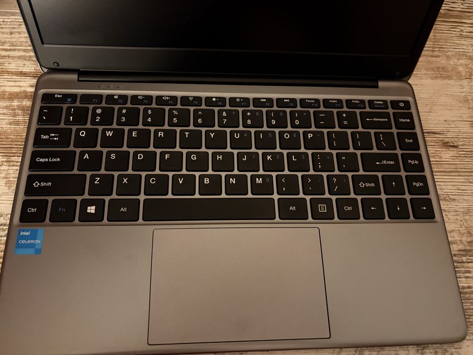 Laptop CHUWI w stanie idealnym