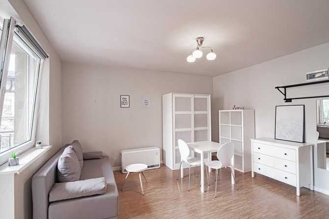 * Jasna kawalerka, balkon, komórka - Towarowa 10, BRAK PROWIZJI