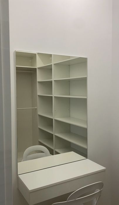 Listro toaletka na scianę z półką