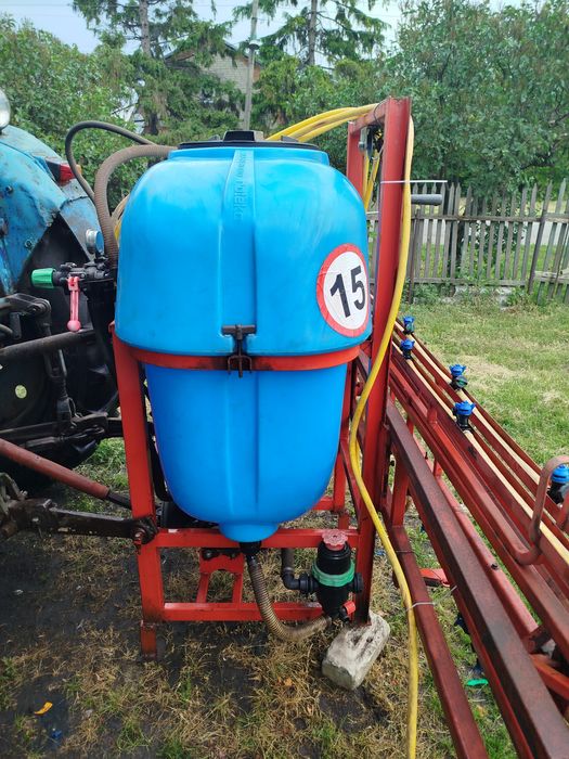 Продам МТЗ 82,культиватор КПС 4.2 Оприскувачь 400л.Плуг  Bomet 3-30