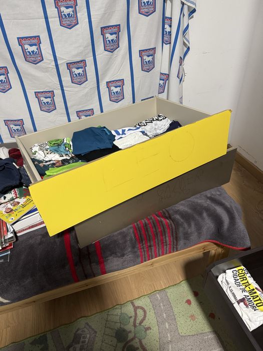 Doa-se a quem vier buscar, Comodo com 3 gavetas