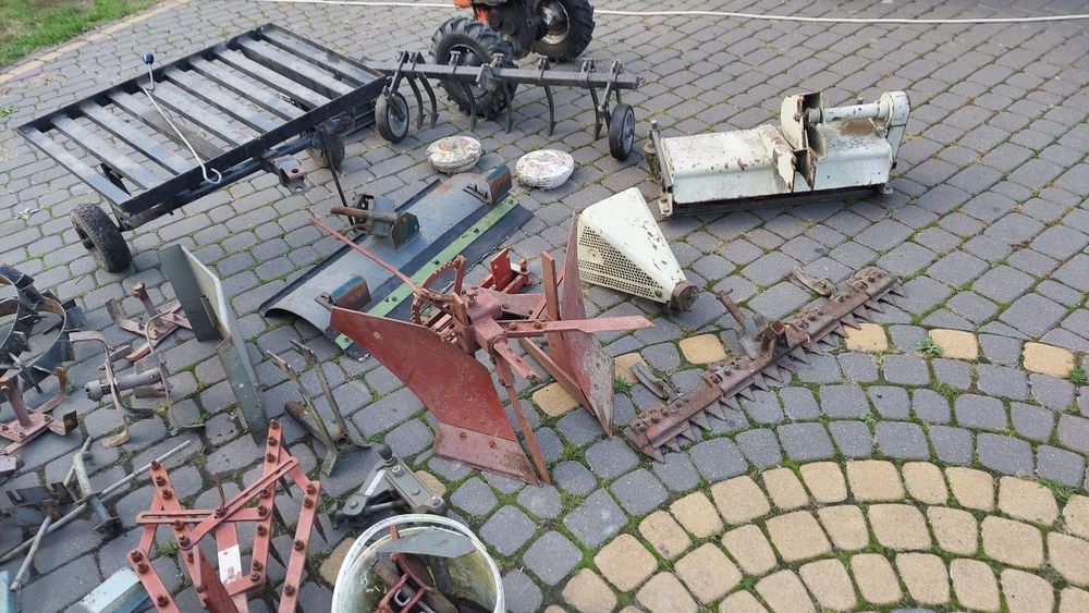 Traktorek ogrodniczy jednoosiowy