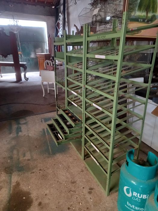 Estante para organização de caixas de para fuso etc