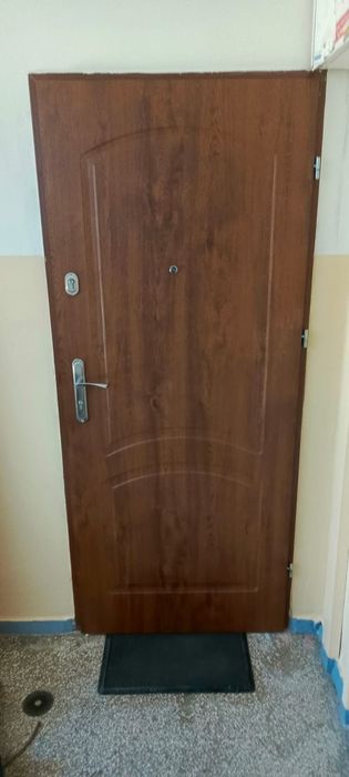 Drzwi wejściowe z montażem