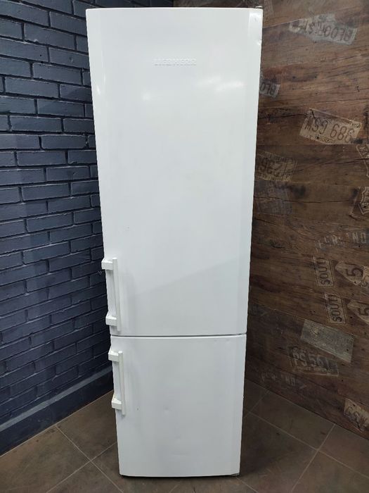 Продається Двокамерний холодильник Indesit st140