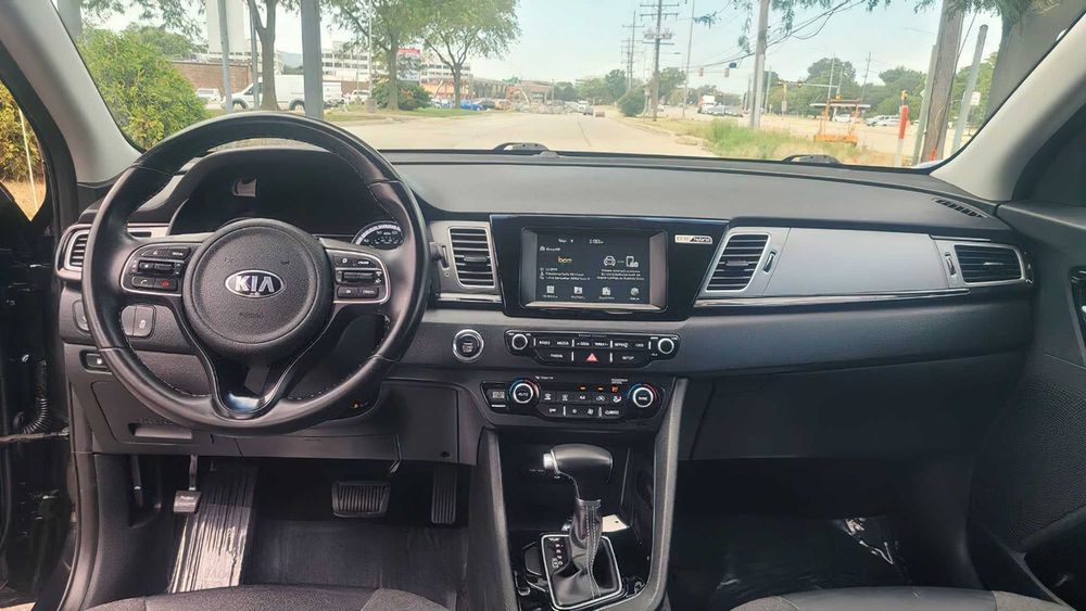 Kia Niro EX      2017