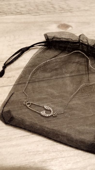 Цепочка и кулон.