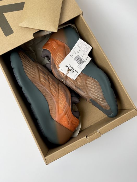 Оригинал Adidas Yeezy 700 V3 ʼCopper Fade’ (GY4109) оригинальние изи