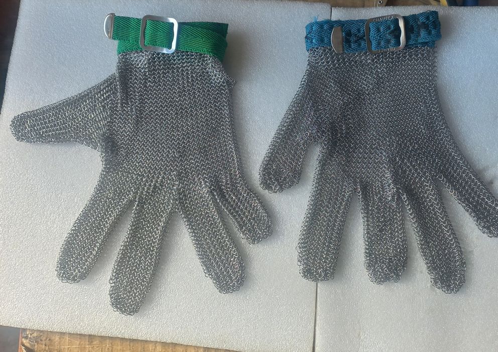 Luvas de protecção em malha inox p/ cortes de alto risco.