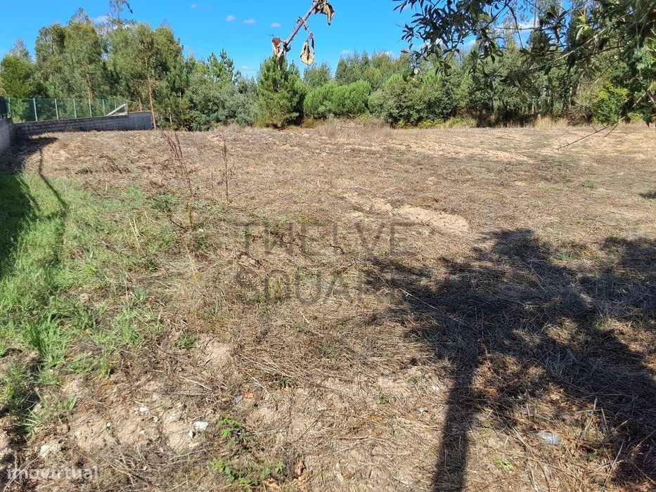 Terreno com 1.230 m2 em Leiria — Milagres, Leiria
