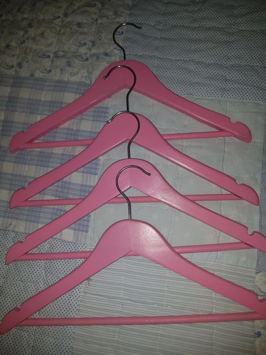 Cabides de criança  em madeira- 0,50€