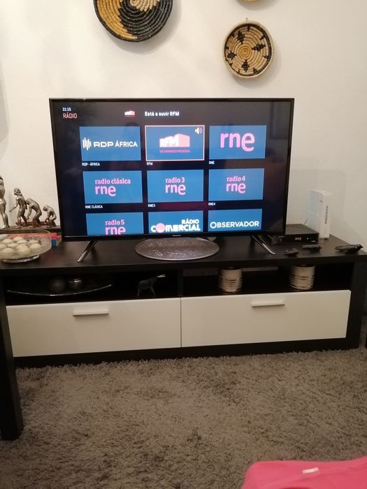 Vendo móvel preto para Tv