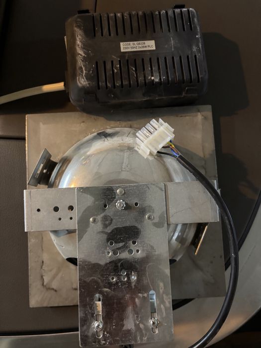 Loja: Projetor de embutir teto (c/ lampada led) 20X20cm (valor un)