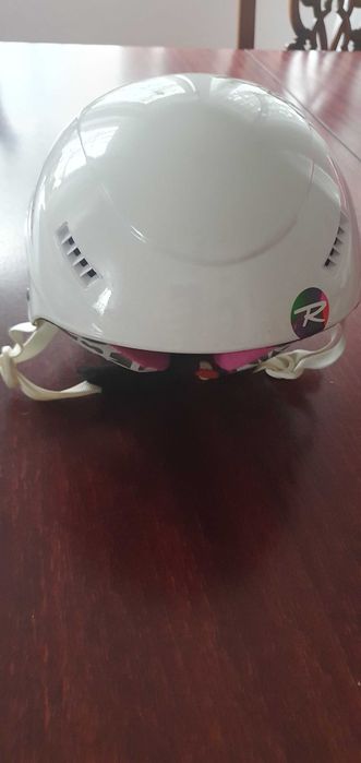 Kask narciarski Rossignol.