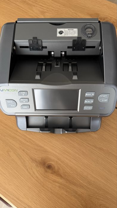 Лічильник банкнот Umicon 3200 Value з визначенням номіналу