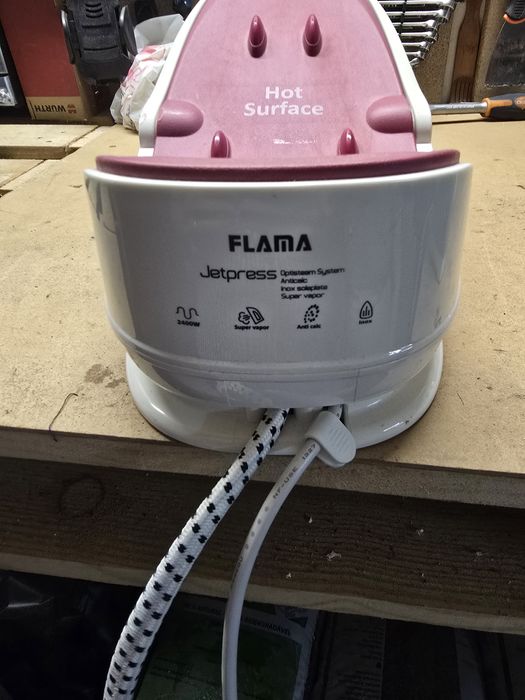 Ferro com caldeira flama