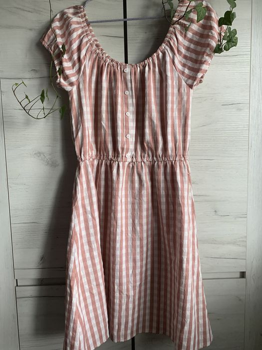 Różowa dziewczęca sukienka