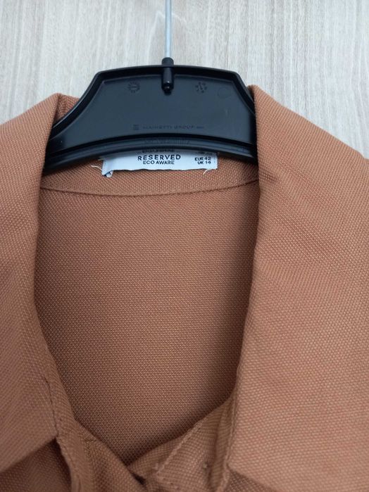 Piękna szmizjerka w kolorze kawki cappuccino