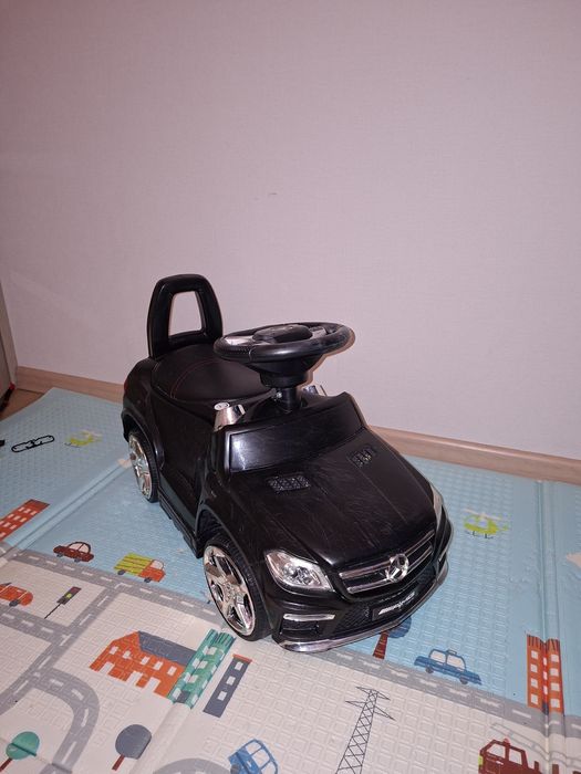 Машинка толокар дитяча