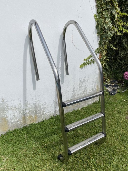 Escada para piscina com 3 degraus em Inox