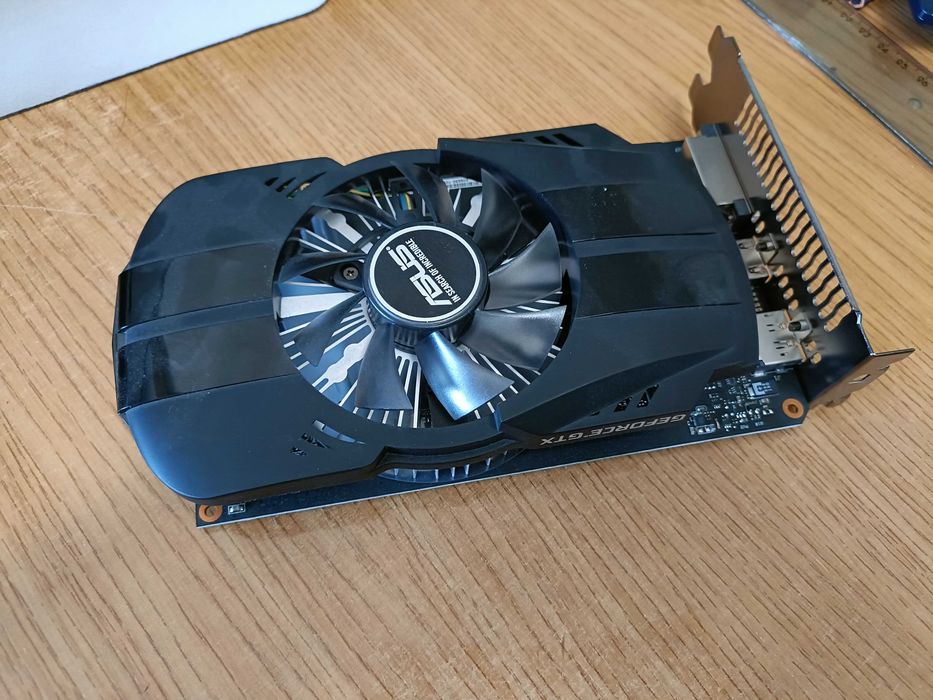 Placa gráfica GEFORCE GTX1650-04G