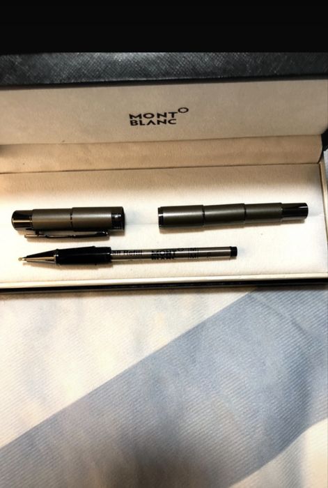 Esferográfica / caneta Montblanc nova