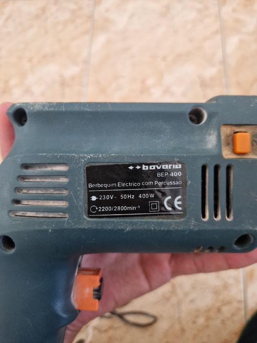 Berbequim Elétrico com percussão e nível