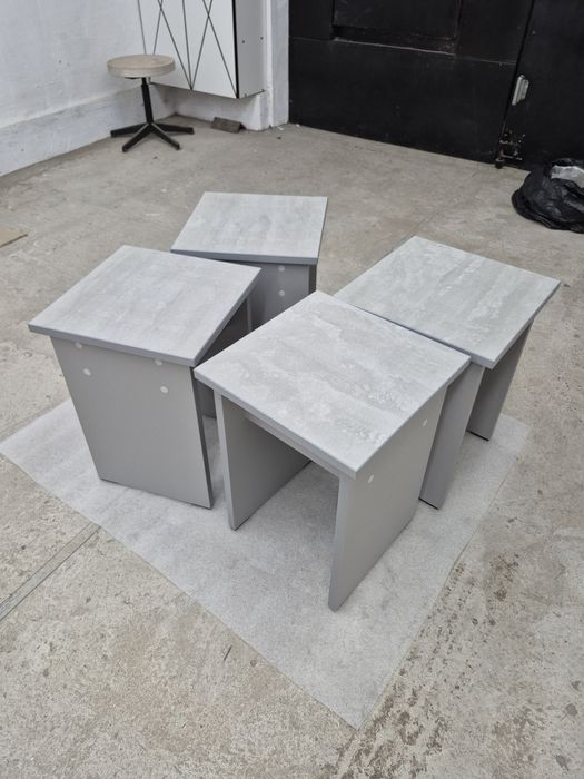 Табуретки кухонні.