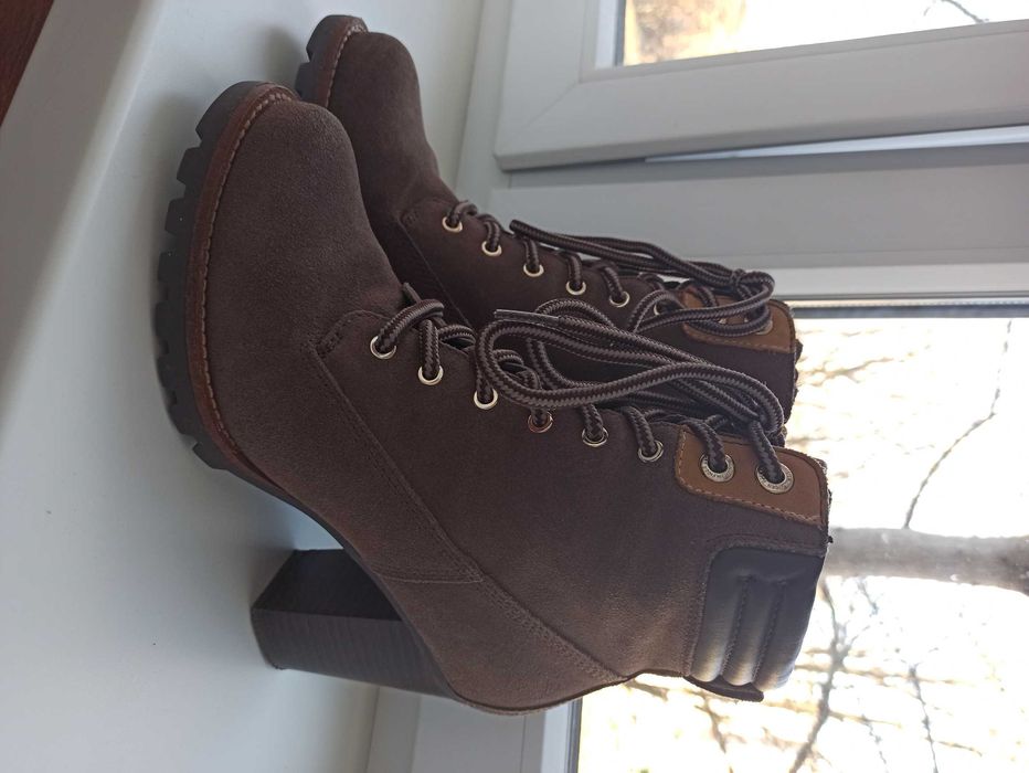 Продам ботинки женские весна/осень Tommy Hilfiger (модель Isabella 8B)