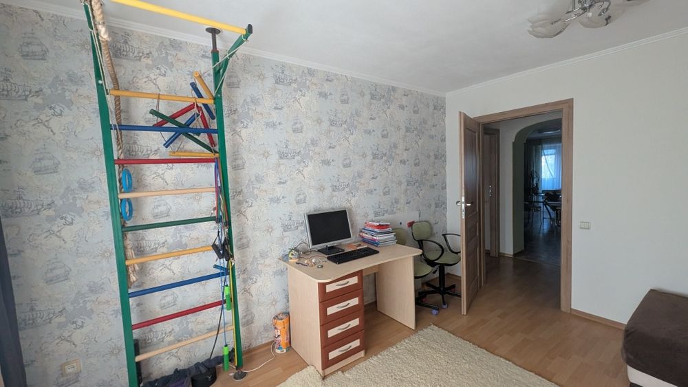 Продажа четирехкомнатной квартири, район Лески.