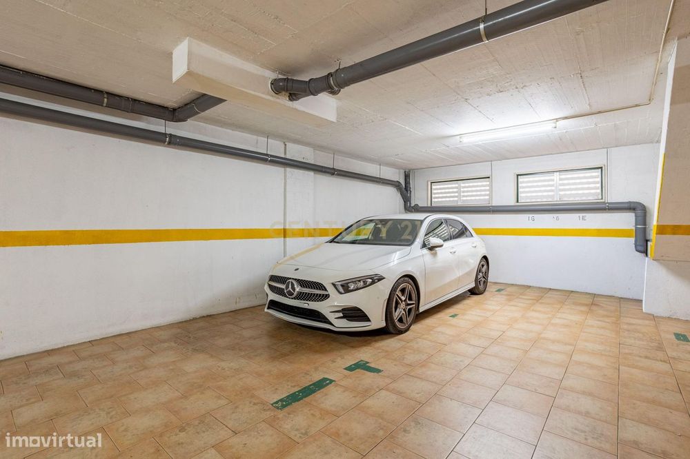 Apartamento T3 em Prior Velho com garagem