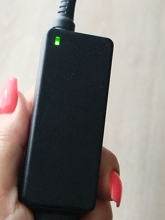 Zasilacz do laptopa