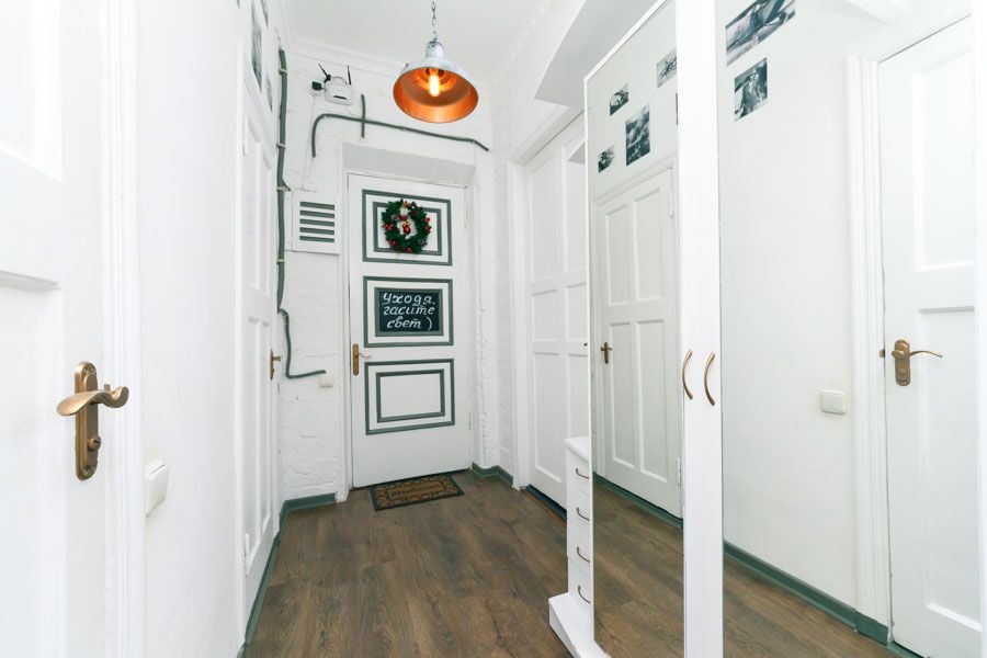 Пешком метро "Шулявская". ул. М.Брайчевського 9. Квартира  интересная.