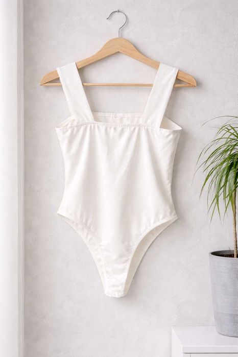 Body damskie białe eleganckie L na szerokich ramiączkach