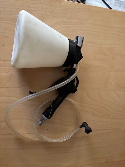 Ferramenta para sangrar travões a vácuo (c/compressor)