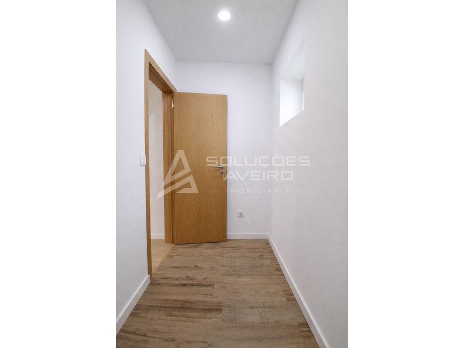 Moradia T2+1 Isolada e Térrea - Renovada em Estarreja