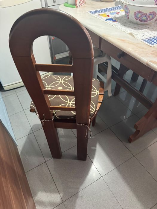 Conjunto Mesa de Cozinha e Cadeiras
