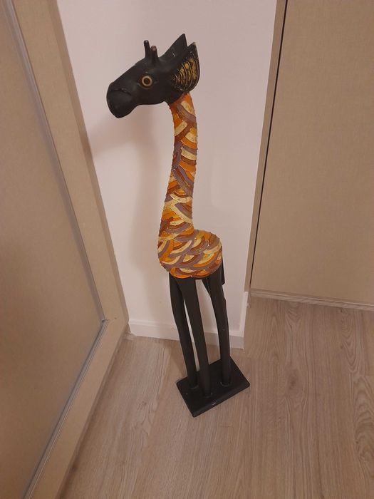 Estátua de girafa em madeira para decoração