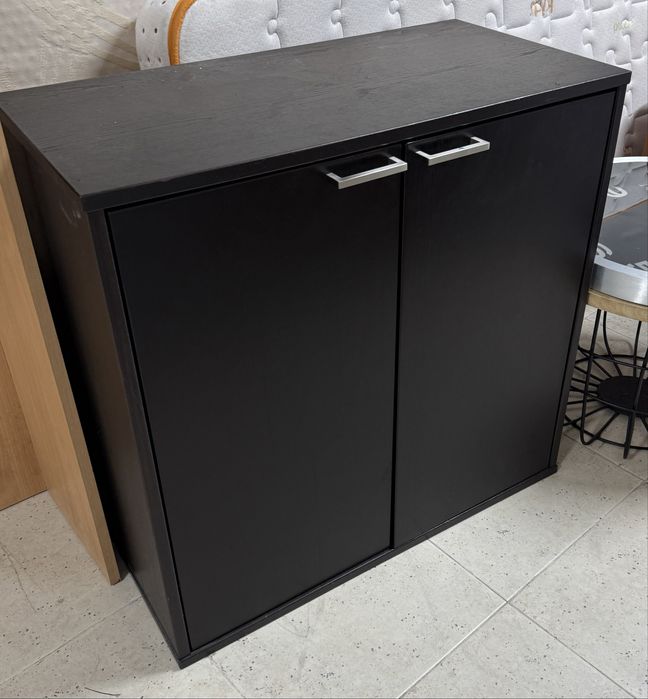 Movel baixo com 2 portas e 2 prateleiras