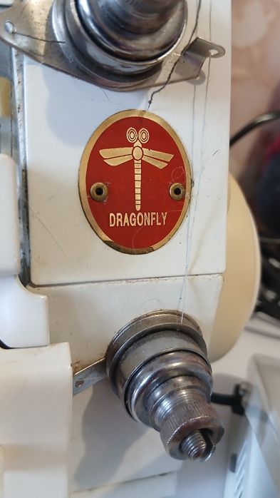 Швейная машинка марки Dragonfly.