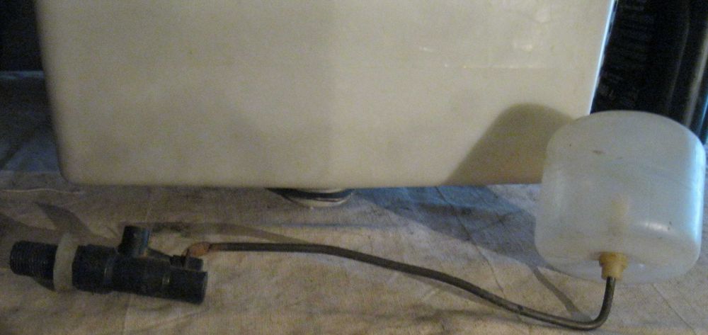 Бачок под унитаз СССР с двумя запасными поплавками