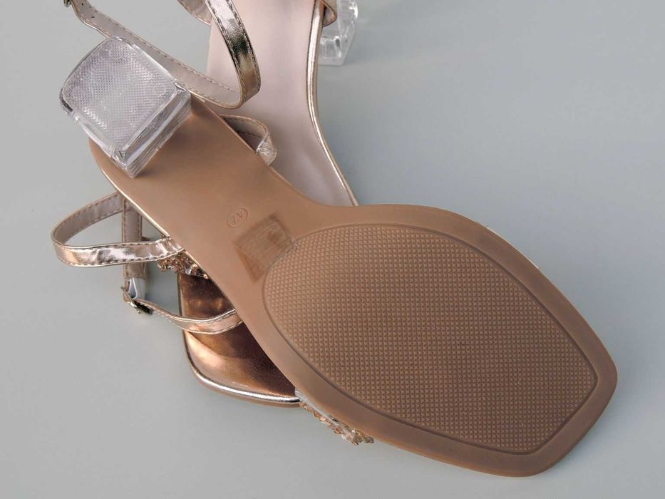 Złote sandałki rozmiar 42.