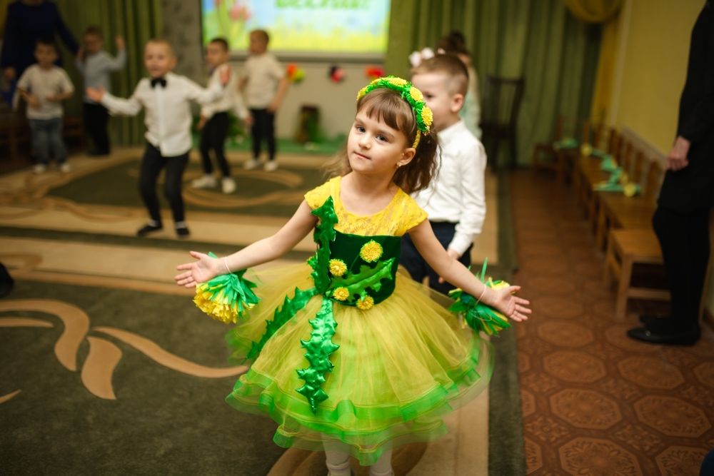 Сукня кульбабка на свято весни