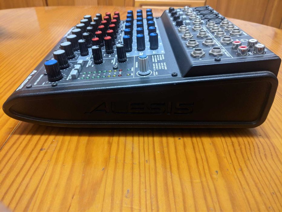 Alesis MultiMix 8 USB 2.064552979716865123