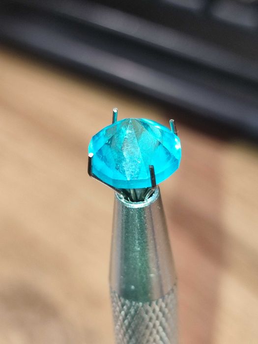 Cyrkonia handmade – niebieski kolor
